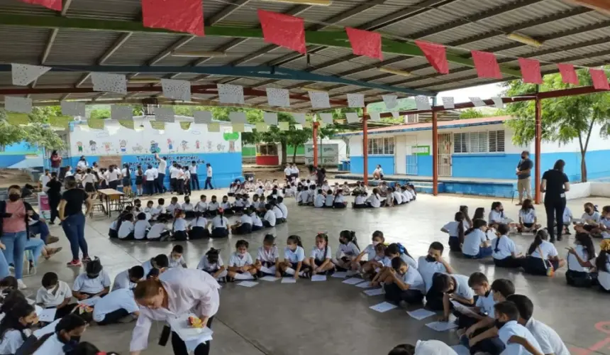 Festival por la Paz en la escuela primaria Juan M. Banderas de la colonia Renato Vega Amador en Culiacán