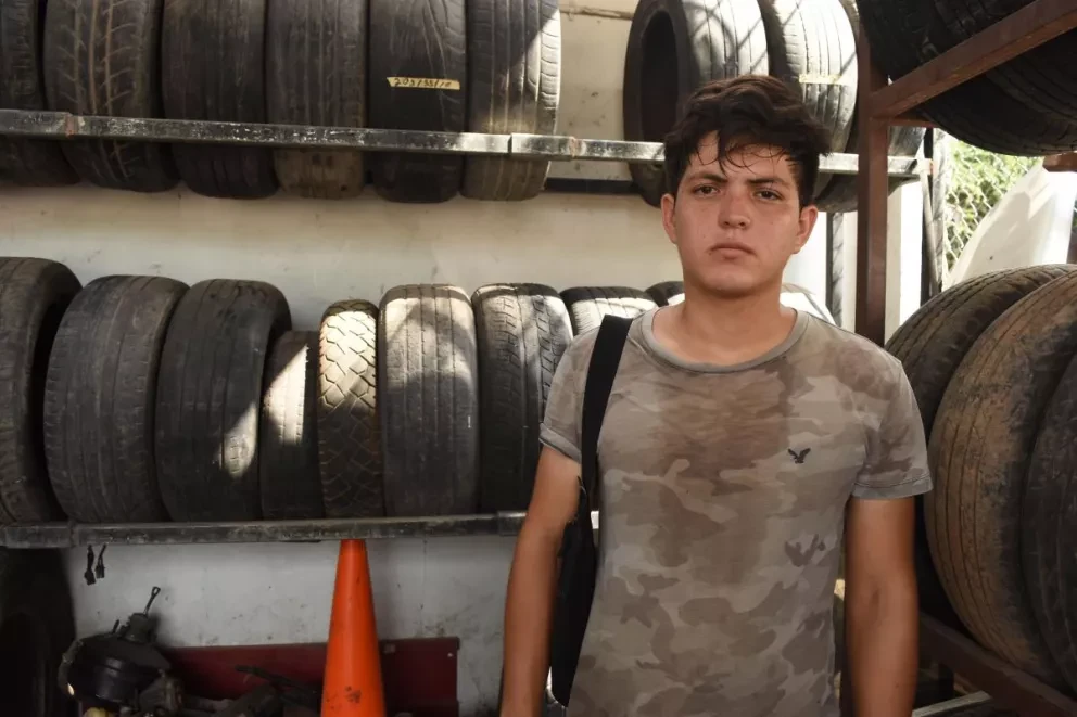 Entre llantas y el estudio, José Manuel honra la vida de su padre