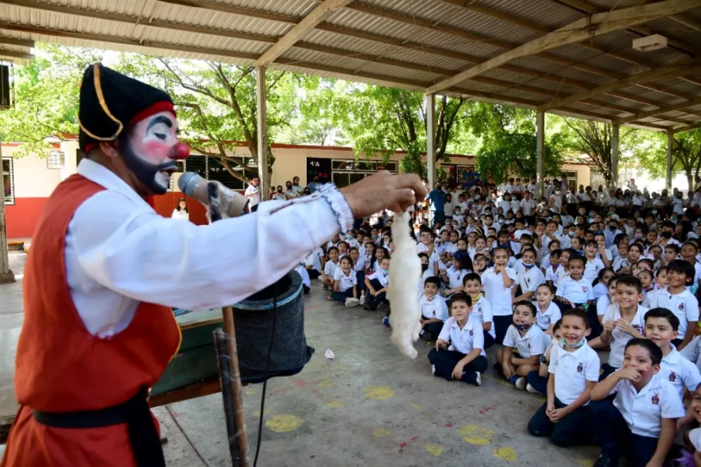 Festejos por Culiacán emociona a niños de la primaria Guadalupe Ramírez Aguilar. Fotos: Ayuntamiento de Culiacán.