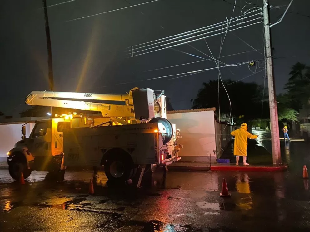 CFE restablece suministro eléctrico en Sonora y Sinaloa tras fuertes lluvias de este martes
