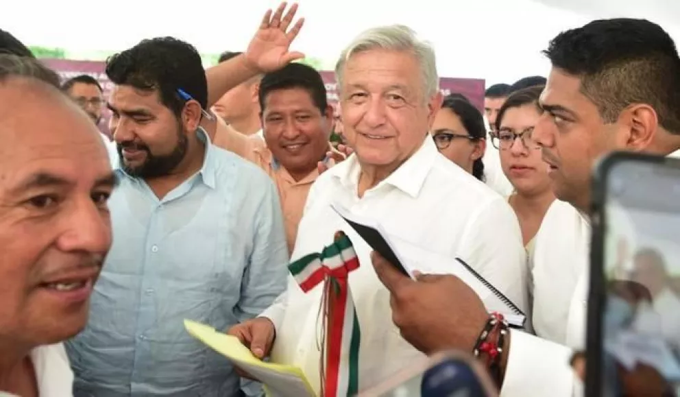50 mil docentes serán basificados en Oaxaca, informa presidente López Obrador.