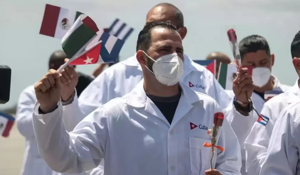 Médicos especialistas llegan a regiones de alta marginación