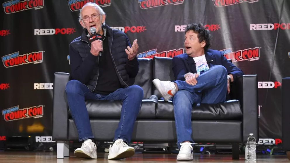 Este sábado Michael J. Fox y Christopher Lloyd emocionaron a los fanáticos de Regreso al futuro ya que se reencontraron 37 años después.