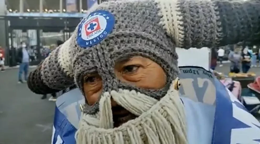 Conoce al aficionado con la más grande colección del Cruz Azul.