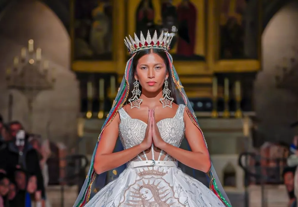 El mexicano Jorge Contreras Nupcias presentó en el Fashion week de Paris su hermosa colección Guadalupe