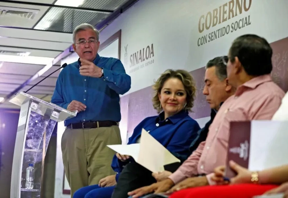 Rocha Moya anuncia mejoras salariales y prestaciones para el magisterio sinaloense