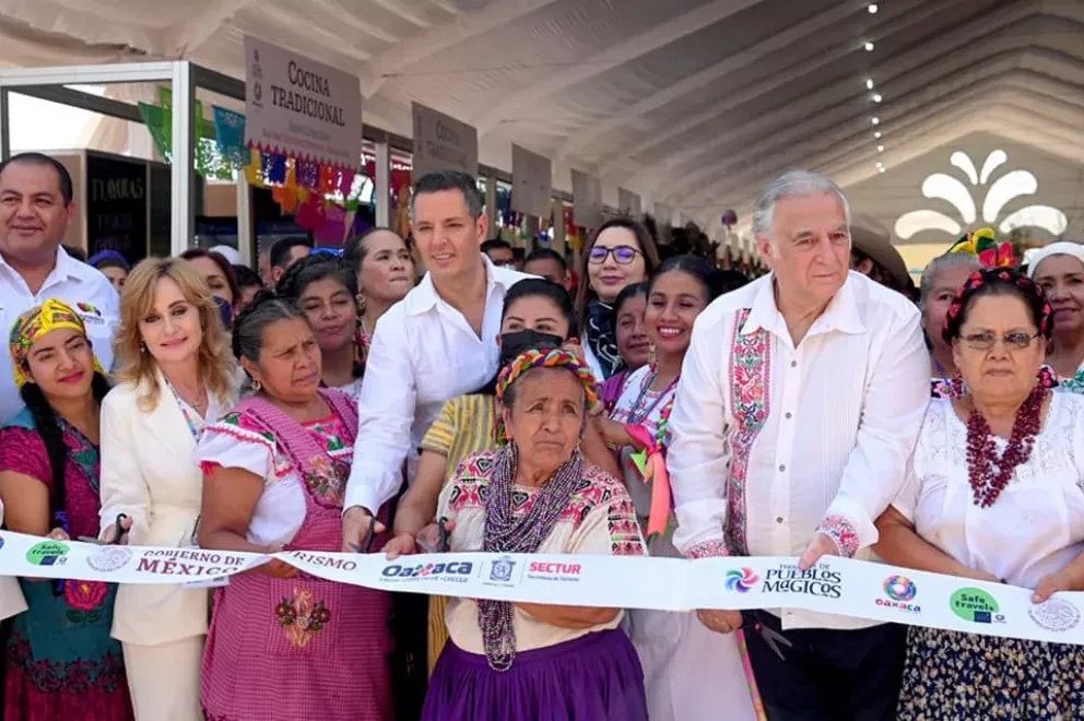 132 Pueblos Mágicos muestran su gran riqueza y esplendor en el Tianguis de Pueblos Mágicos en Oaxaca.
