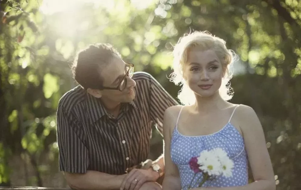Ana de Armas dice que visitó la tumba de Marilyn Monroe para pedirle permiso para poder interpretarla.