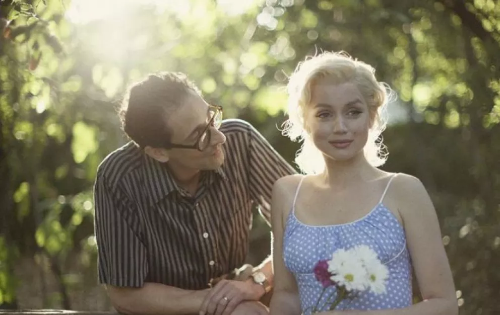 Ana de Armas dice que visitó la tumba de Marilyn Monroe para pedirle permiso para poder interpretarla.