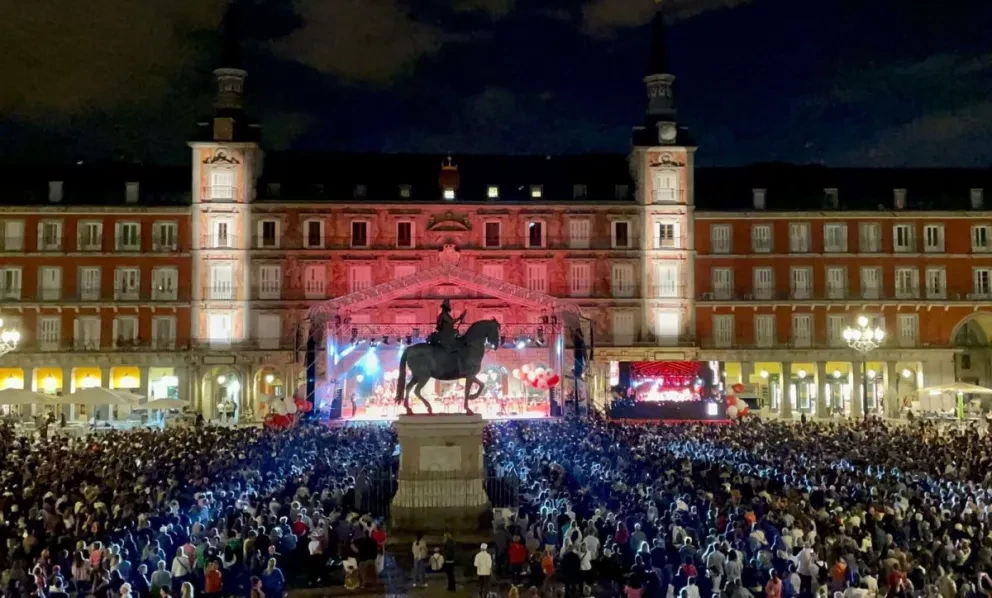 Banda El Recodo, así cantaron “Cielito Lindo” en Madrid miles de españoles