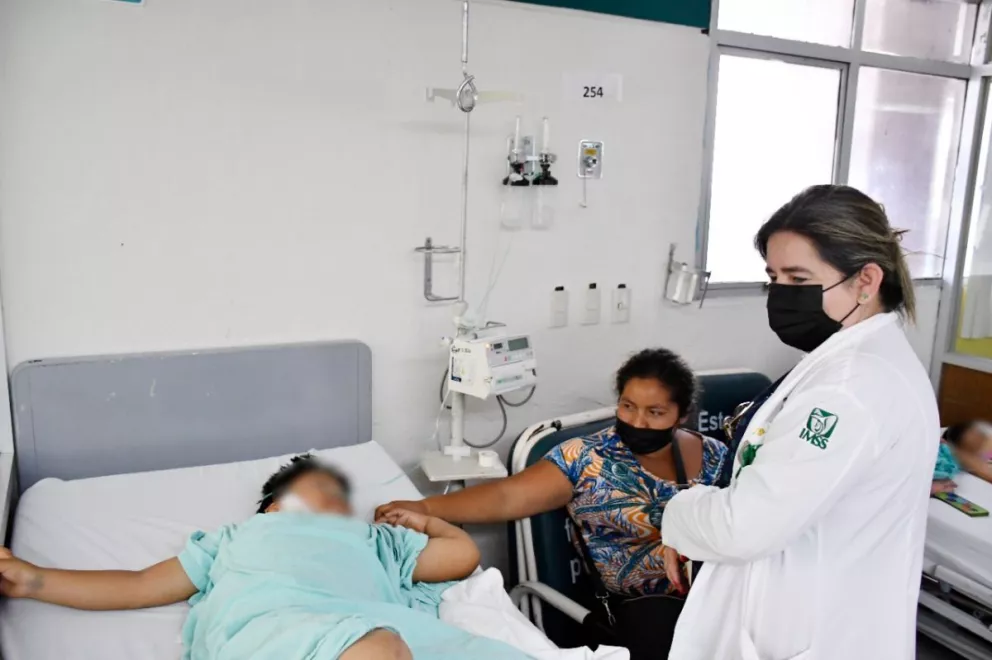Doctores del IMSS Sinaloa salvan la vida José Antonio, menor que sufrió atragantamiento con alimentos.