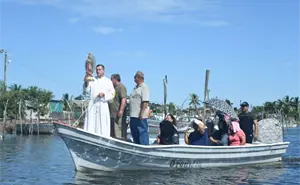 Bendicen el mar, pescadores y sus familias en Dautillos