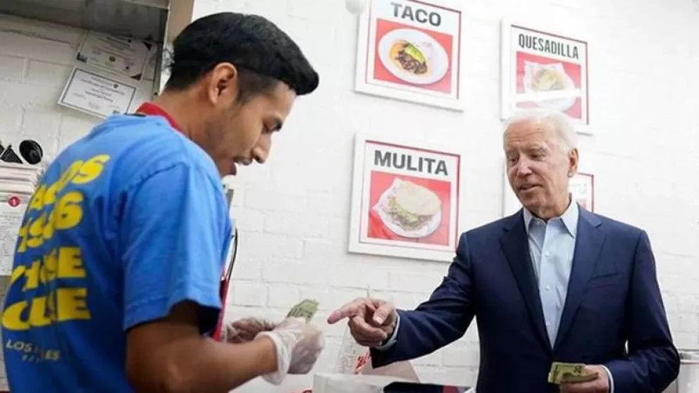 El presidente Biden visita taquería en Los Ángeles.