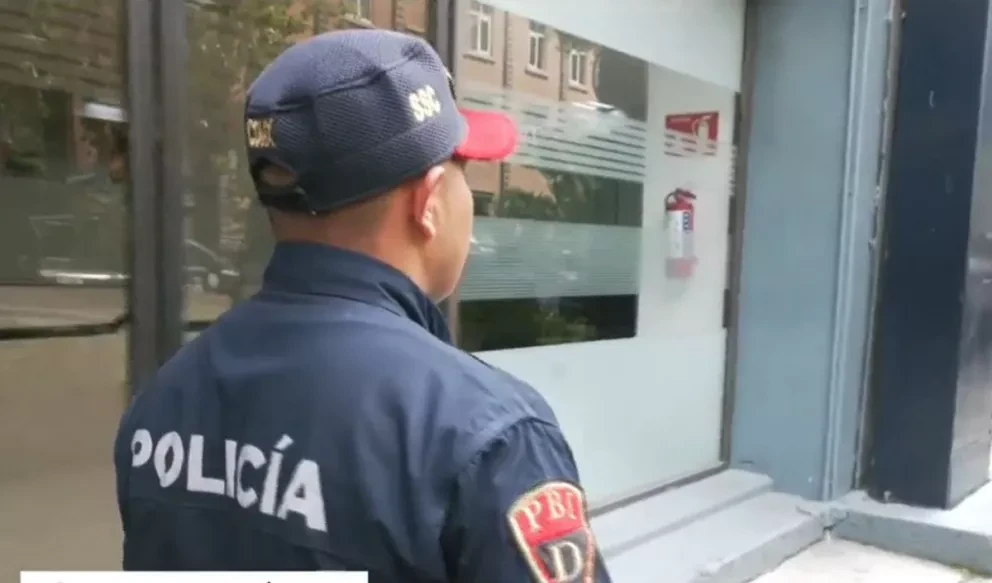 Policía de México frustra asalto y se gana el respeto de la gente, lo llaman en redes el súper policía.