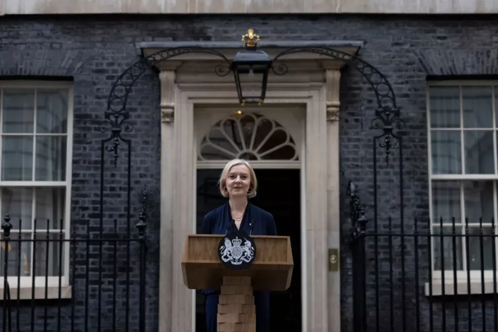 Explican por qué renunció Liz Truss, primera ministra británica.