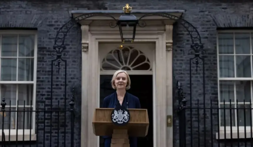 Explican por qué renunció Liz Truss, primera ministra británica.