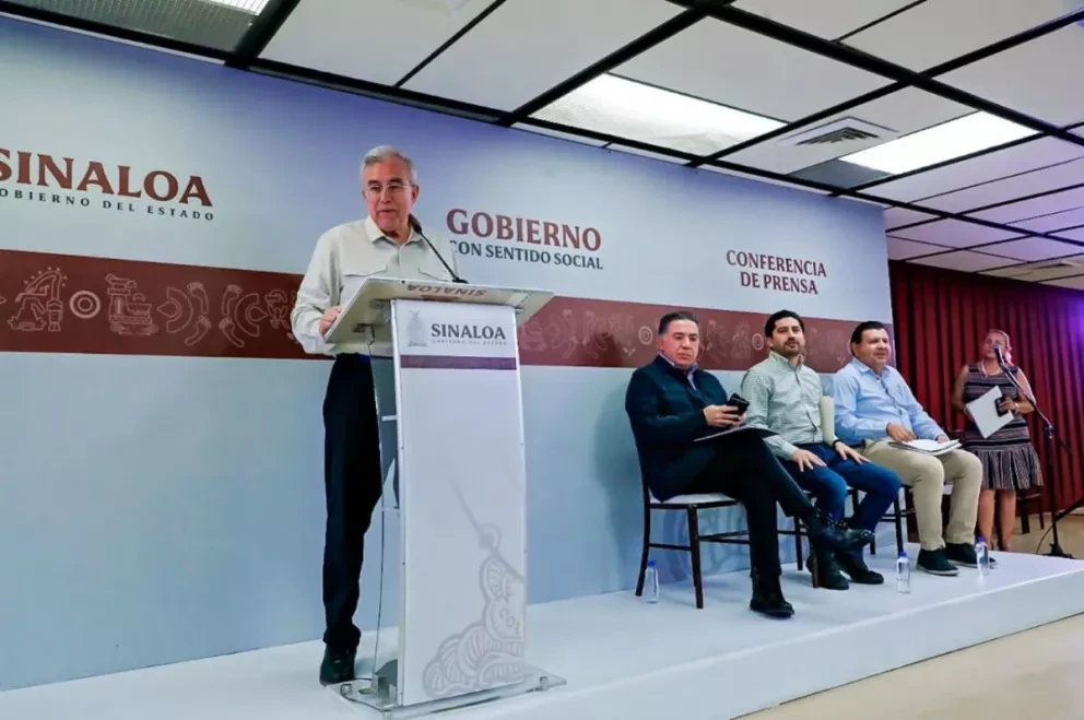 Rocha Moya informó que esta semana se firmará el convenio con el Gobierno Federal para que el recurso recaudado en la regularización de vehículos extranjeros, pueda ser aplicado para obra pública.