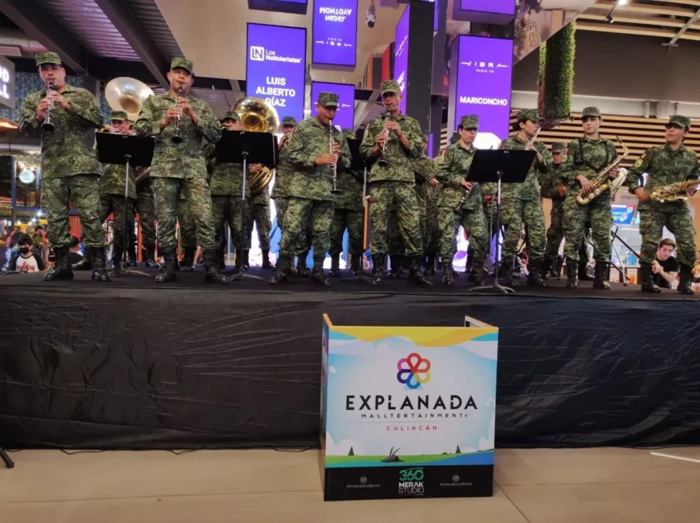 Así sonó la Banda de Música de la III Región Militar en la Plaza Ceiba de Culiacán, Sinaloa.