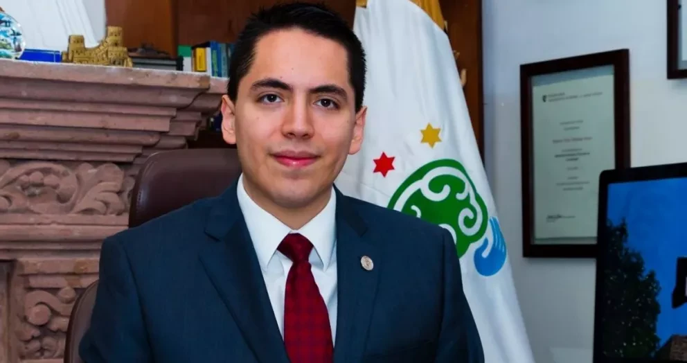 Andrew Almazán Anaya.