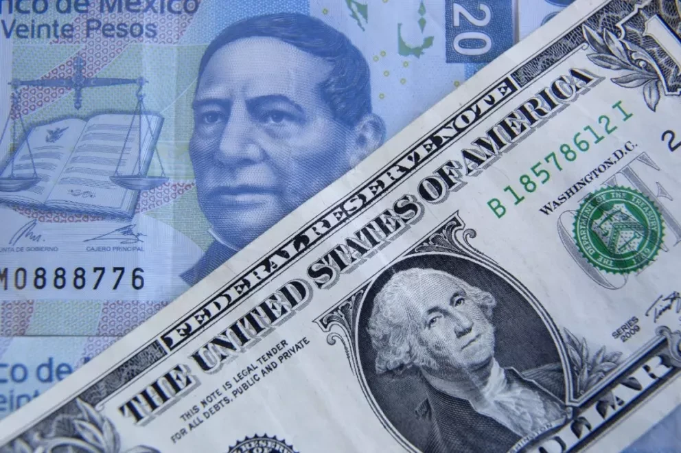 Dólar hoy: Peso se encuentra en un tira y afloja con el dólar americano; sigue sin cruzar el umbral de 20 pesos