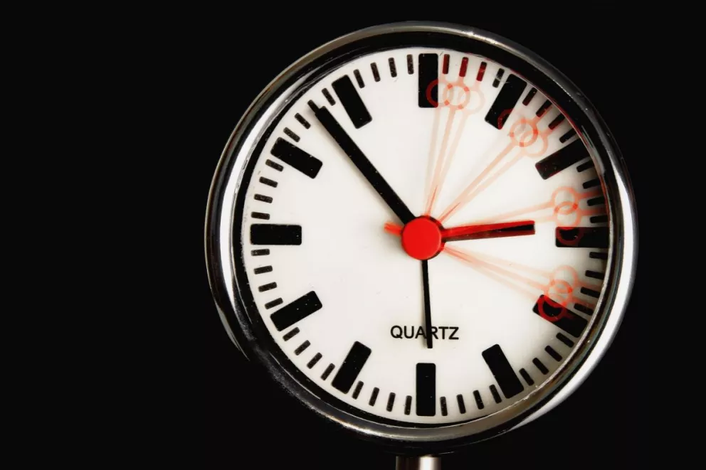 ¡Adios al horario de verano! Recuerda atrasar 1 hora tu reloj este sábado