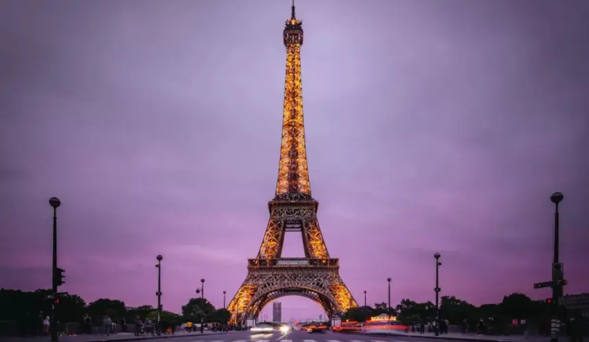 La replica más grande de la Torre Eiffel de Latinoamérica se encuentra en Durango. Foto: Denys Nevozhai 