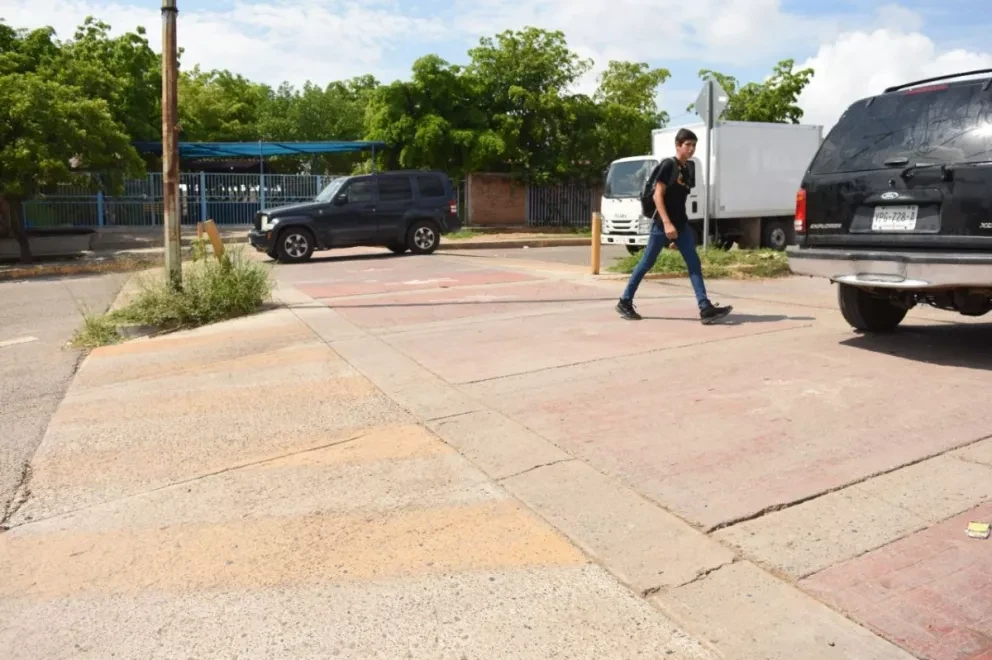 Cruce peatonal en las escuelas de la Toledo les brinda mayor seguridad a los estudiantes