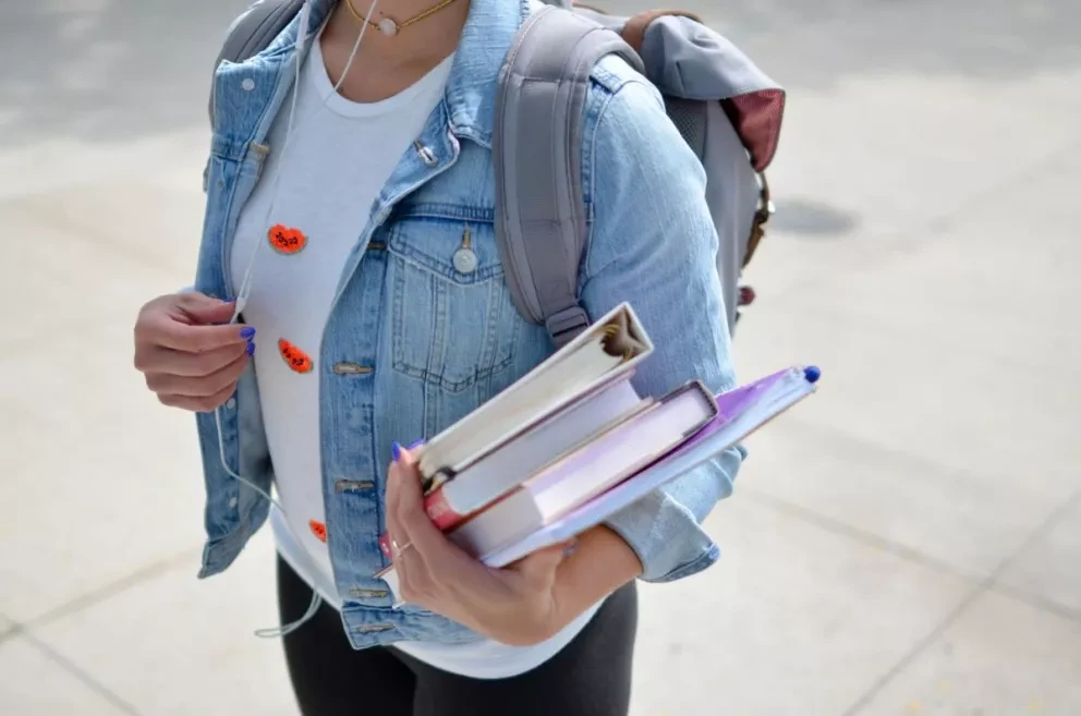 Si eres estudiante de preparatoria y vas a estudiar o estudias en una prepa privada, así puedes obtener una beca que cubre el 100% de la colegiatura y la inscripción. Foto: lement5 Digital