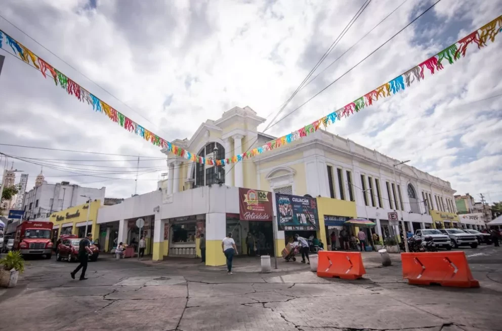 Sonó la banda de música en el Mercado Garmendia de Culiacán por su 106 aniversario; hubo pastel y se cantaron las mañanitas .