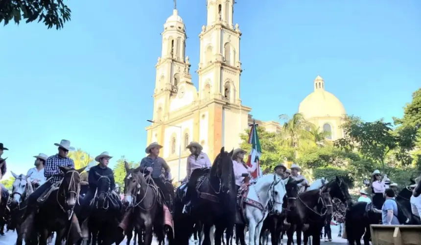 Así fue la majestuosa cabalgata en Culiacán; con ello arranca La Expo Feria Sinaloa 2022.