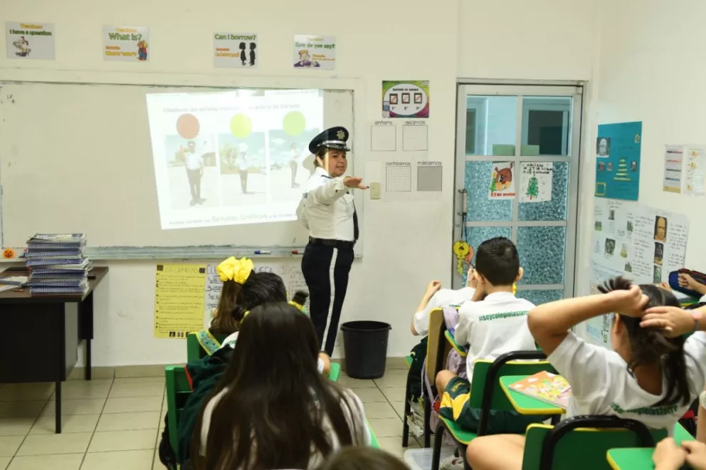 En Culiacán, promotoras viales realizan curso Jóvenes al Volante, Seguridad en dos Ruedas.