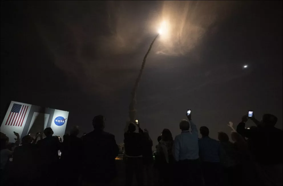 La NASA manda cohete a la luna después de 50 años