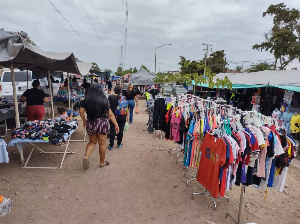Precios bajos, sabrosura y folclore todos los jueves en el Tianguis Laureles Pinos en Culiacán