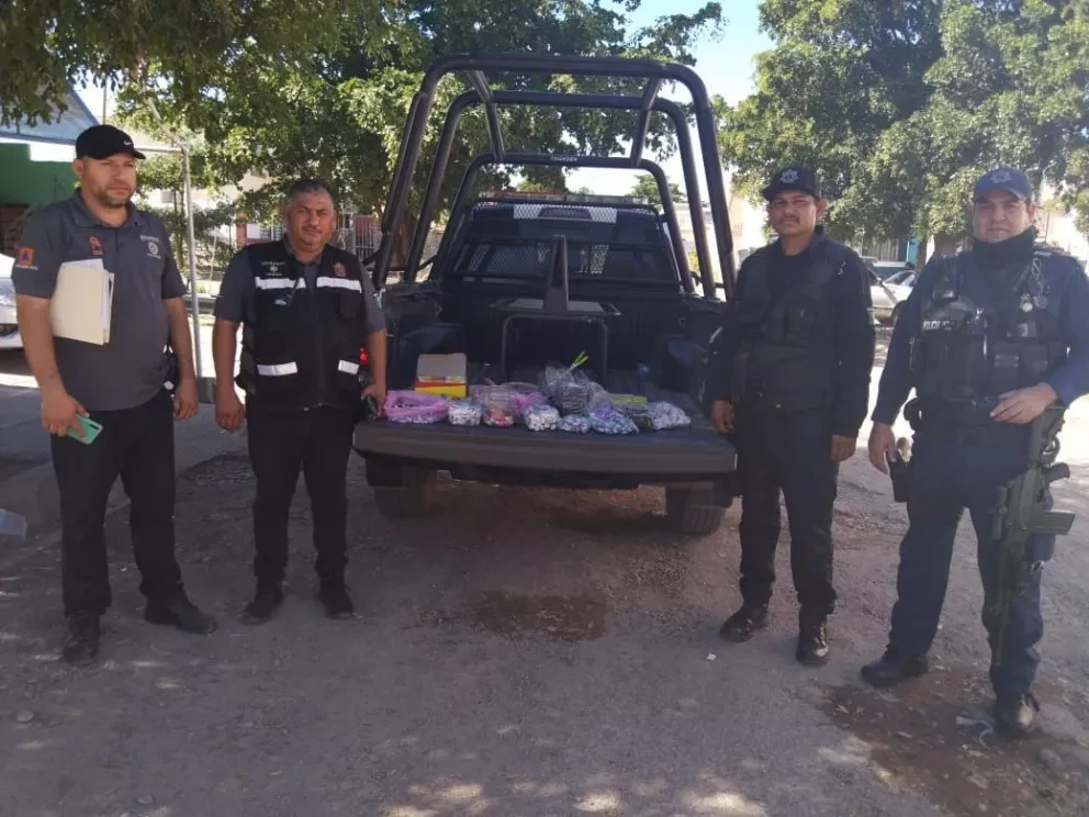 En Culiacán realizan decomiso de pirotecnia en dos abarrotes de Culiacán.