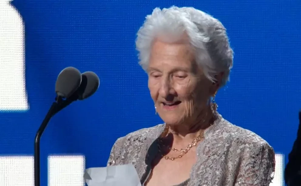 Quién es Ángela Álvarez, la cantante de 95 años que se ganó un Latin Grammy.