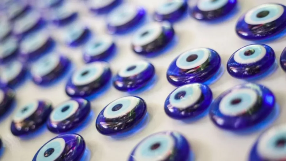 Cómo se activa una pulsera de ojo turco, conoce sus beneficios y cuánto cuesta
