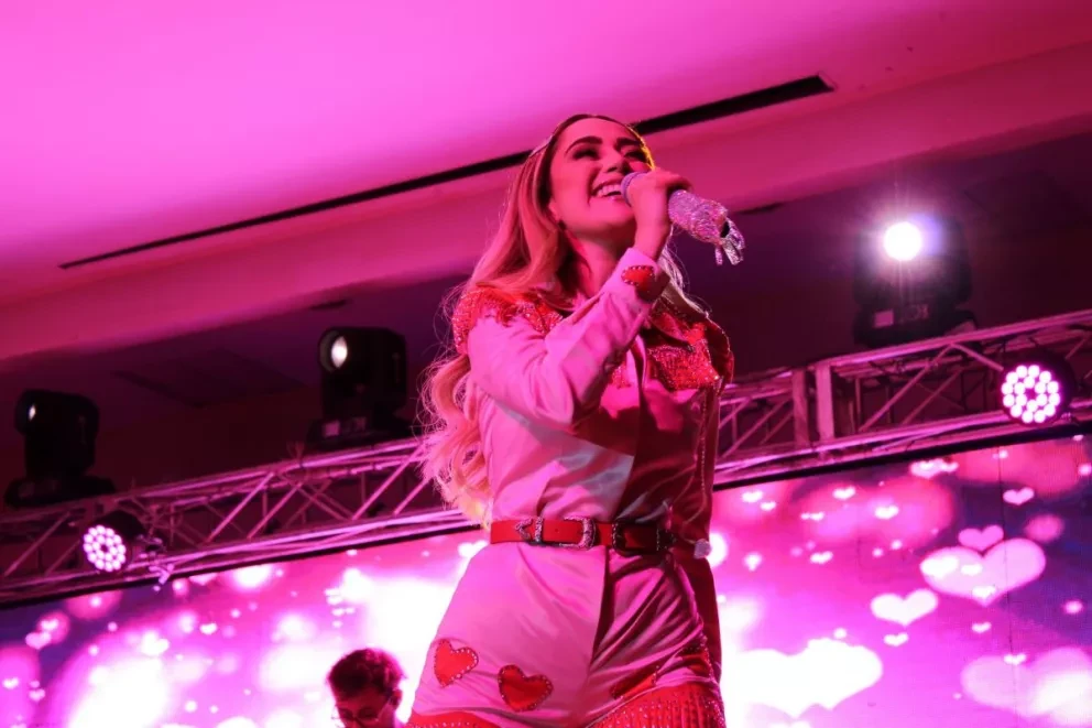 Carolina Ross y Banda Tierra Sagrada hoy se presentan en el Teatro del Pueblo de la Expo Ganadera Sinaloa 2022