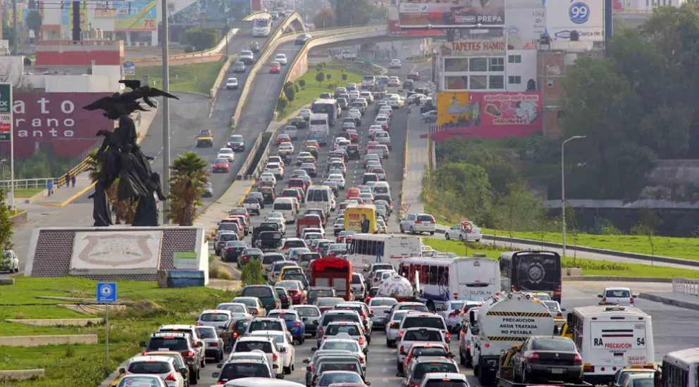 Hoy NO circula en Puebla: Conoce horarios, restricciones, hologramas y engomados que no circulan