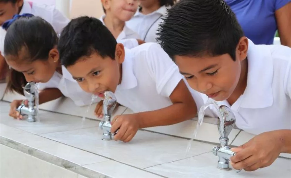 Inspeccionan bebederos en escuelas de Sinaloa