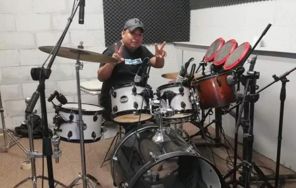 Iván Manuel González Santos es un músico de abolengo en Villa Juárez