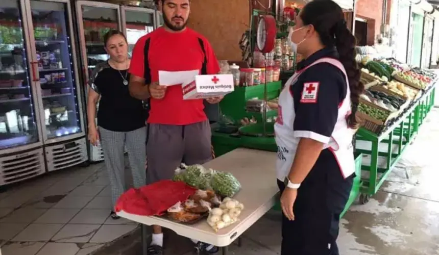 Cruz Roja Navolato entrega Botiquín Médico a locatarios de Villa Juárez