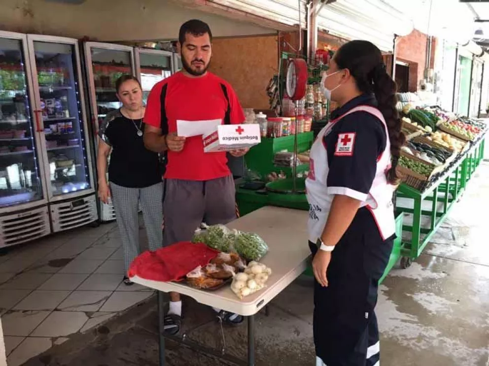 Cruz Roja Navolato entrega Botiquín Médico a locatarios de Villa Juárez