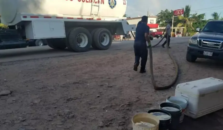 Bomberos de Culiacán y Banco de Alimentos ayudan a vecinos de Villa Juárez