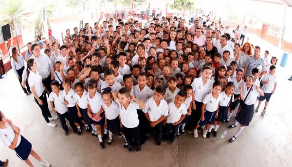 Entregan 2 mil lentes gratuitos en Navolato