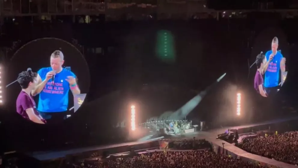 Orgullo mexicano: joven talentoso toca el piano con Coldplay