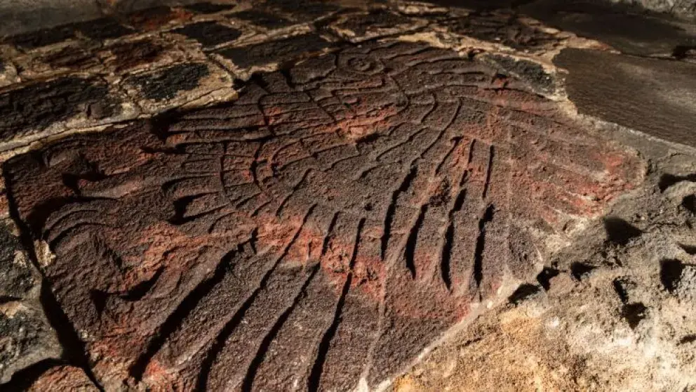 INAH encuentra plasmada un águila real bajo el Templo Mayor