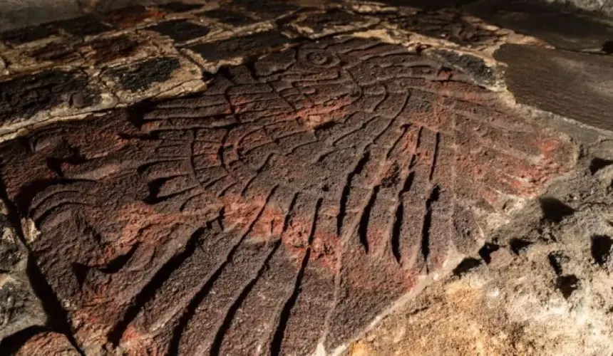 INAH encuentra plasmada un águila real bajo el Templo Mayor