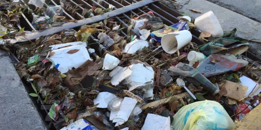 ¡No tires la basura en la calle!