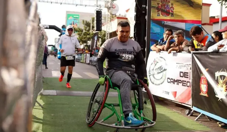 Aarón Hermosillo perdió una pierna, pero gana olimpiadas y afecto