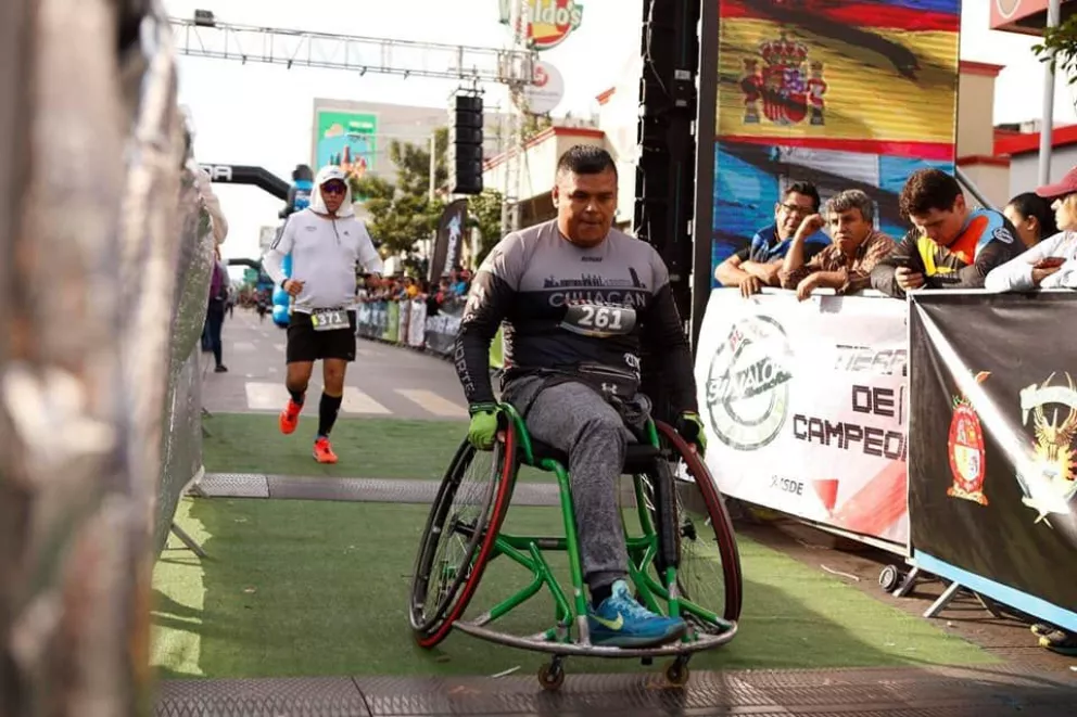 Aarón Hermosillo perdió una pierna, pero gana olimpiadas y afecto